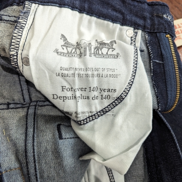 BNWT Levi's 519 Stretch 30x30 - skinny fit - women's - Picture 5 of 9